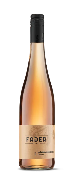Eine Roséweinflasche Fader Pfalz mit schwarzem Verschluss und beige-goldenem Etikett mit Blattmuster, Aufschrift 2021 Spätburgunder Rosé trocken, vor schwarzem Hintergrund.