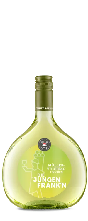 Eine grüne Glasflasche von Die Jungen Frank'n Müller-Thurgau Trocken mit einer runden, flachen Form und einem hellgrünen Etikett mit einer abstrakten Figur, die ein Weinglas hält.