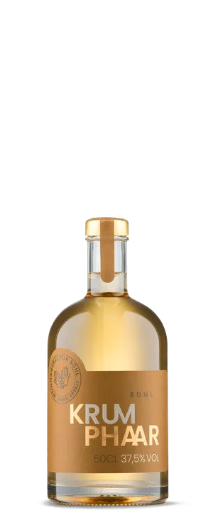 Eine kompakte Spirituosenflasche Buhl Krumphaar mit goldenem Deckel und goldenem Etikett mit weißer Schrift, 50cl 37,5% Vol, vor schwarzem Hintergrund.